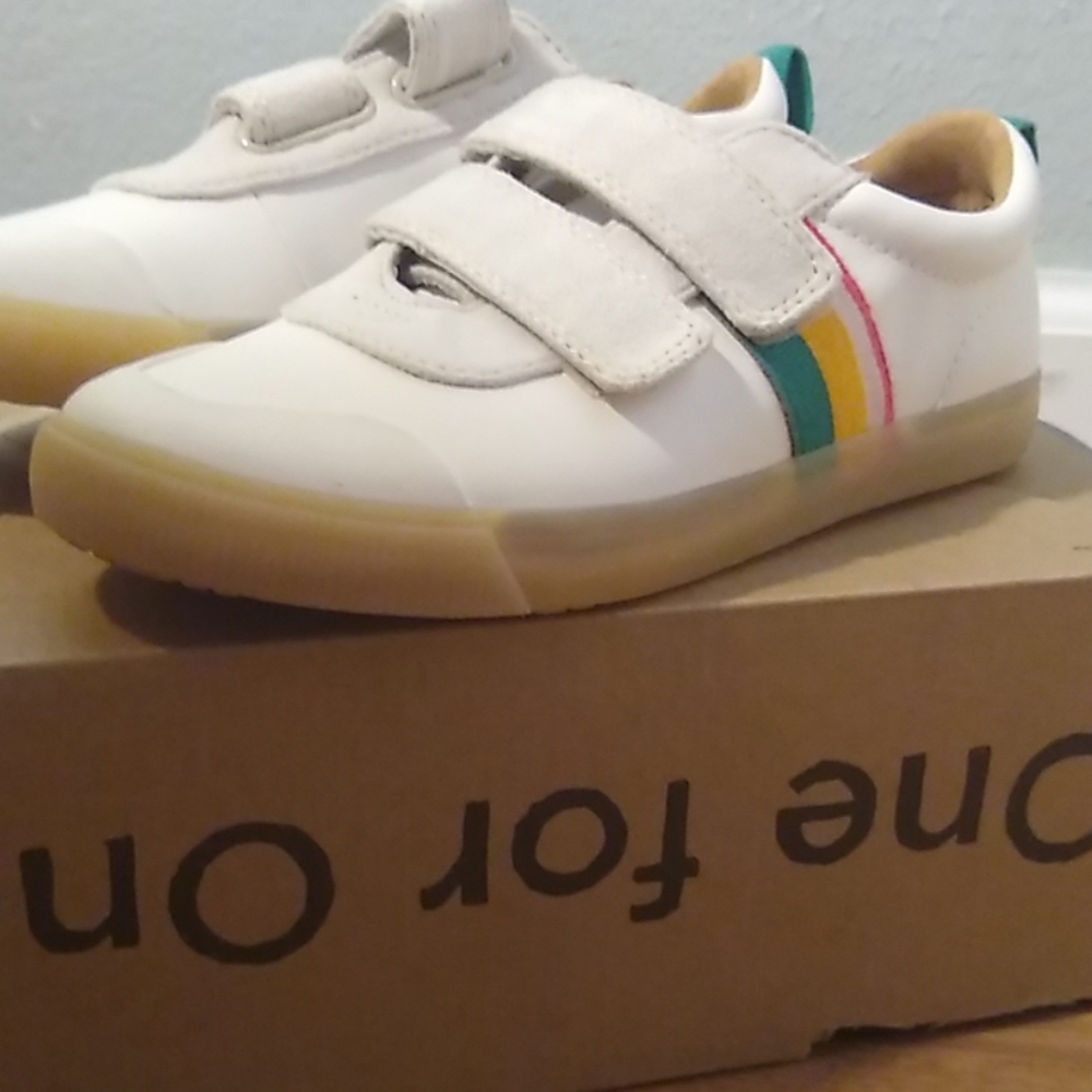 Tom's girls sneakers 2.5 brand new